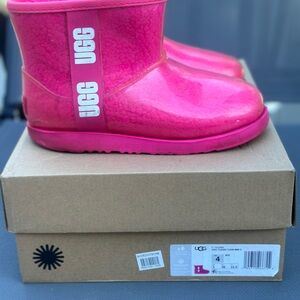 UGG Classic Clear Mini Boot Kids Vibrant Pink size 4 ( big kids)